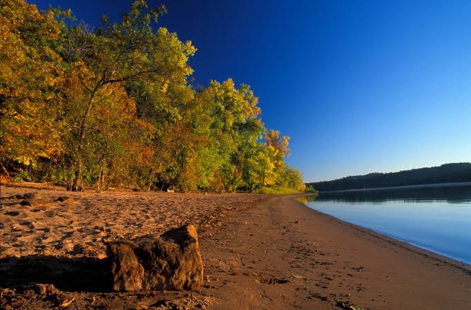 Afton State Park shoreline in autumn